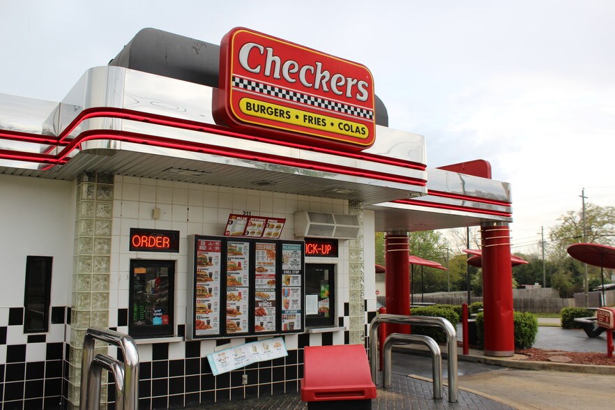 211 Vernon St, Lagrange, GA à vendre - Photo du bâtiment - Image 3 de 13