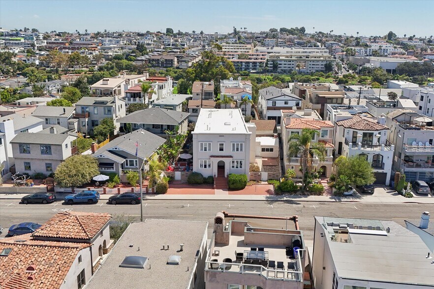 1644 Monterey Blvd, Hermosa Beach, CA à vendre - Photo du bâtiment - Image 2 de 35