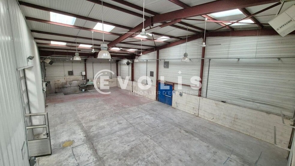Flex in Saint-Soupplets for lease - Interior Photo - Image 3 of 15
