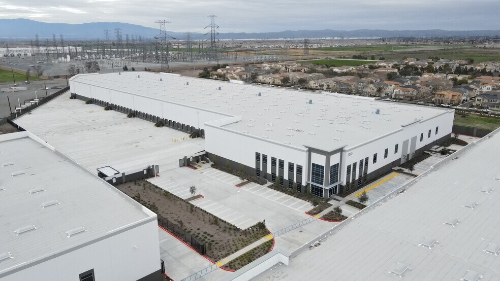 3310 S Hamner Ave, Ontario, CA à louer - Photo du bâtiment - Image 2 de 11