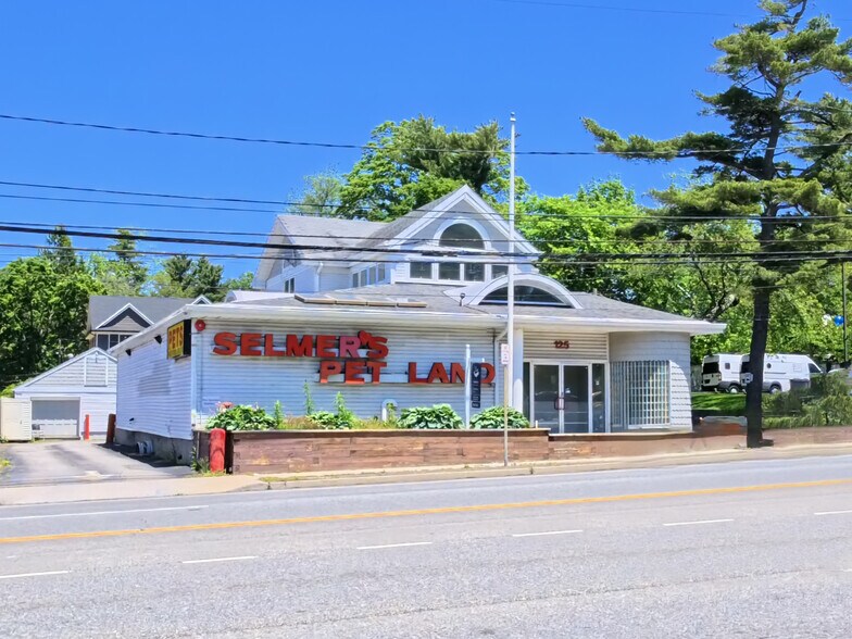 125 E Jericho Tpke, Huntington Station, NY à louer - Photo du bâtiment - Image 1 de 18