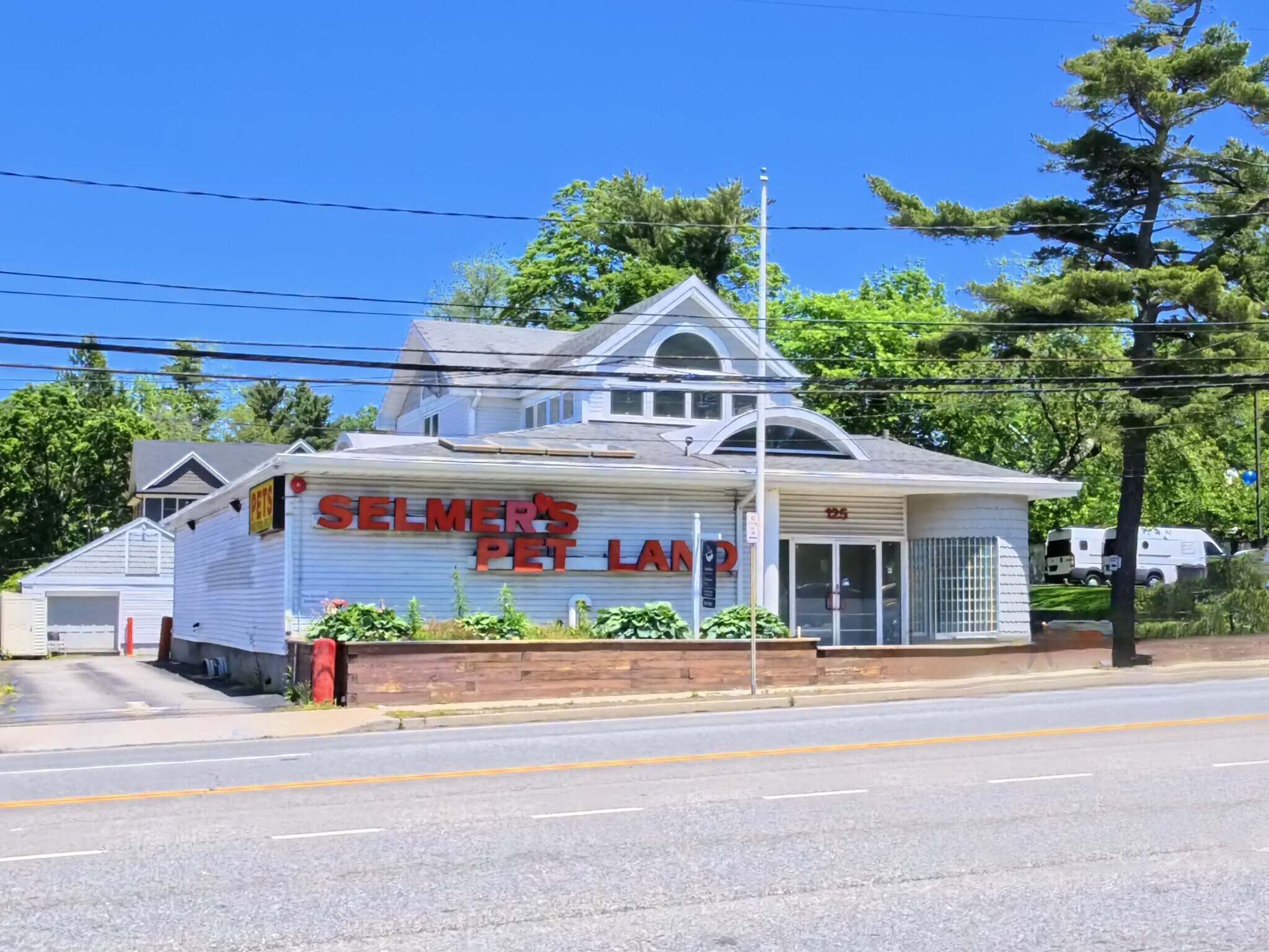 125 E Jericho Tpke, Huntington Station, NY à louer Photo du bâtiment- Image 1 de 19