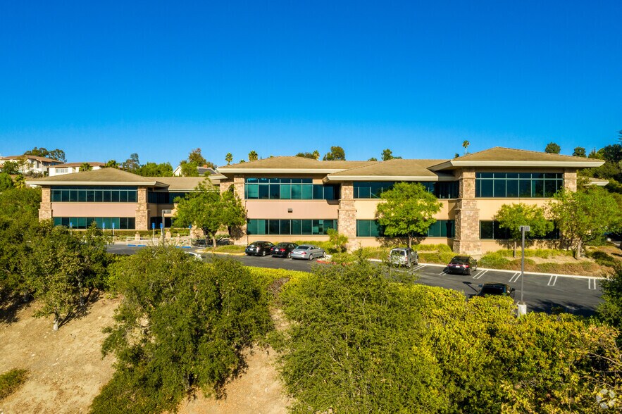 29122 Rancho Viejo Rd, San Juan Capistrano, CA à louer - Photo du bâtiment - Image 3 de 26