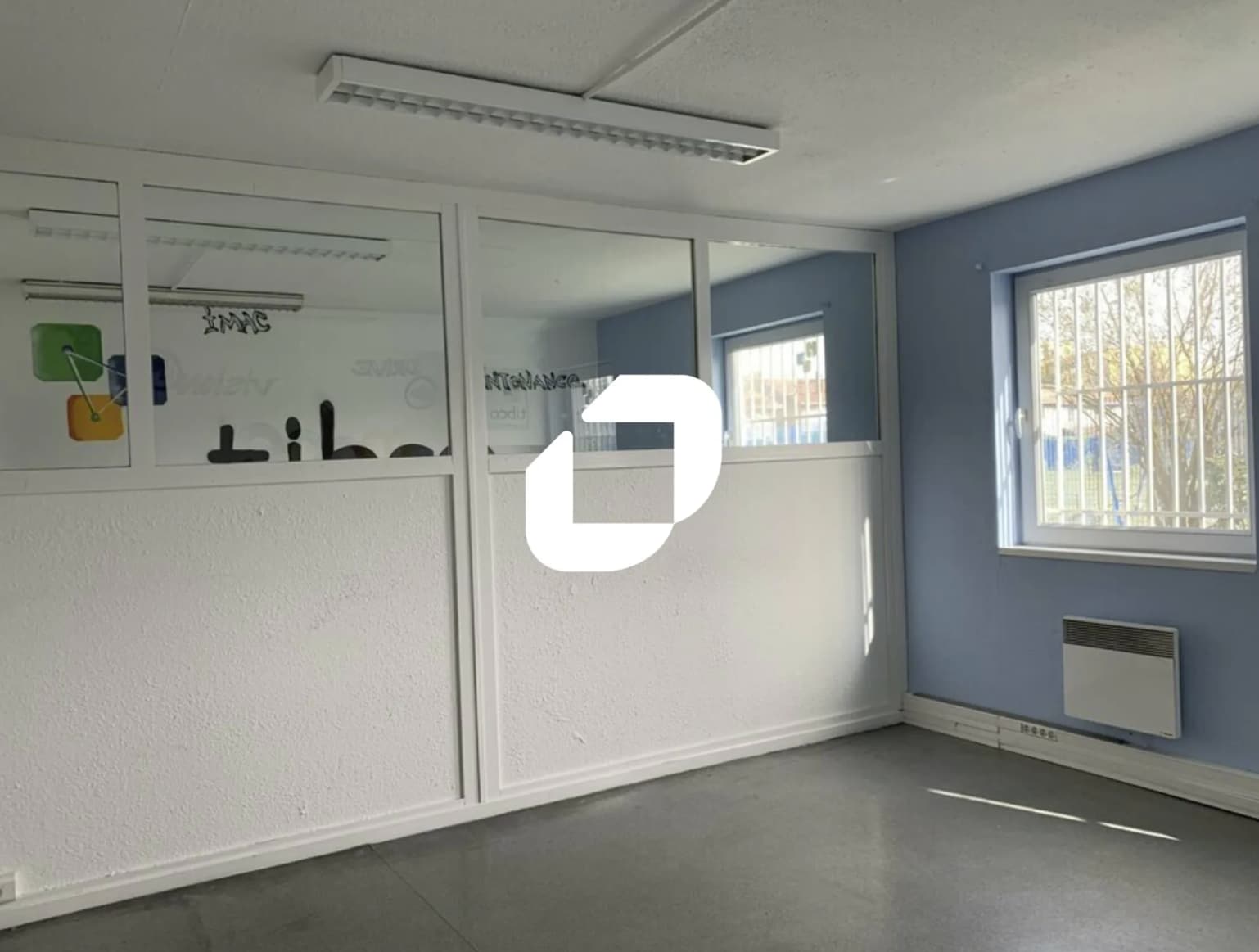 Office in Grenoble for lease Interior Photo- Image 1 of 2