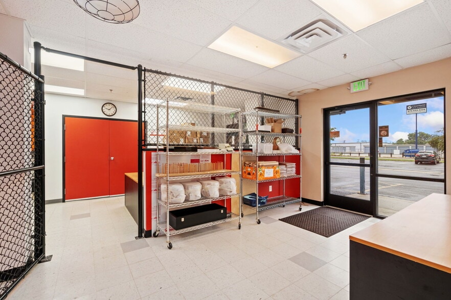 1215 S Grant Ave, Loveland, CO for sale - Interior Photo - Image 2 of 31