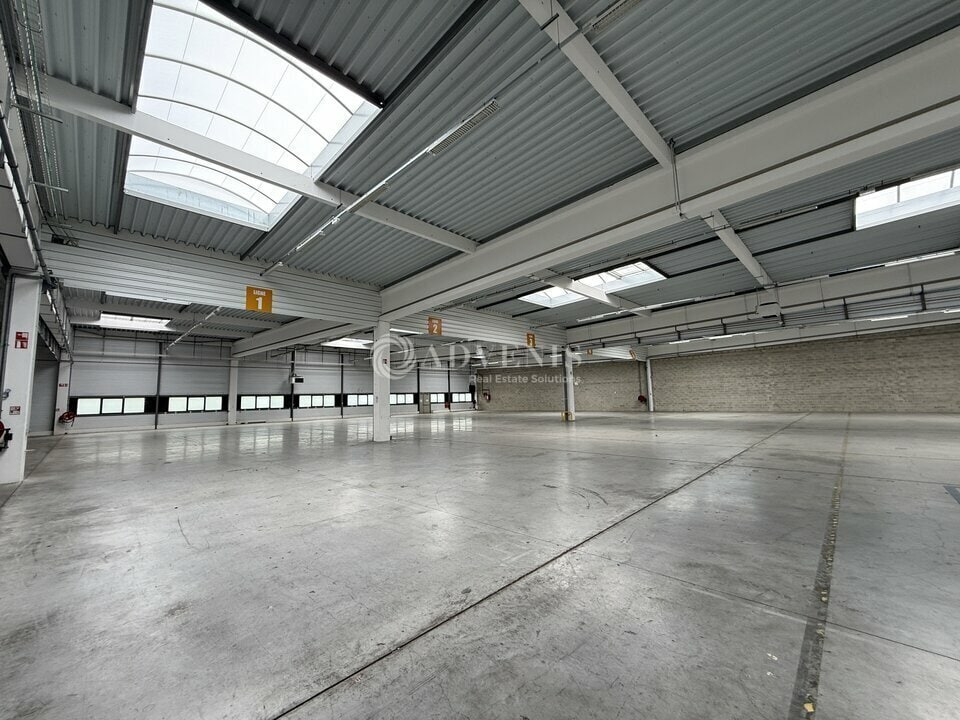 Flex in Ferrières-en-Brie for lease Interior Photo- Image 1 of 12