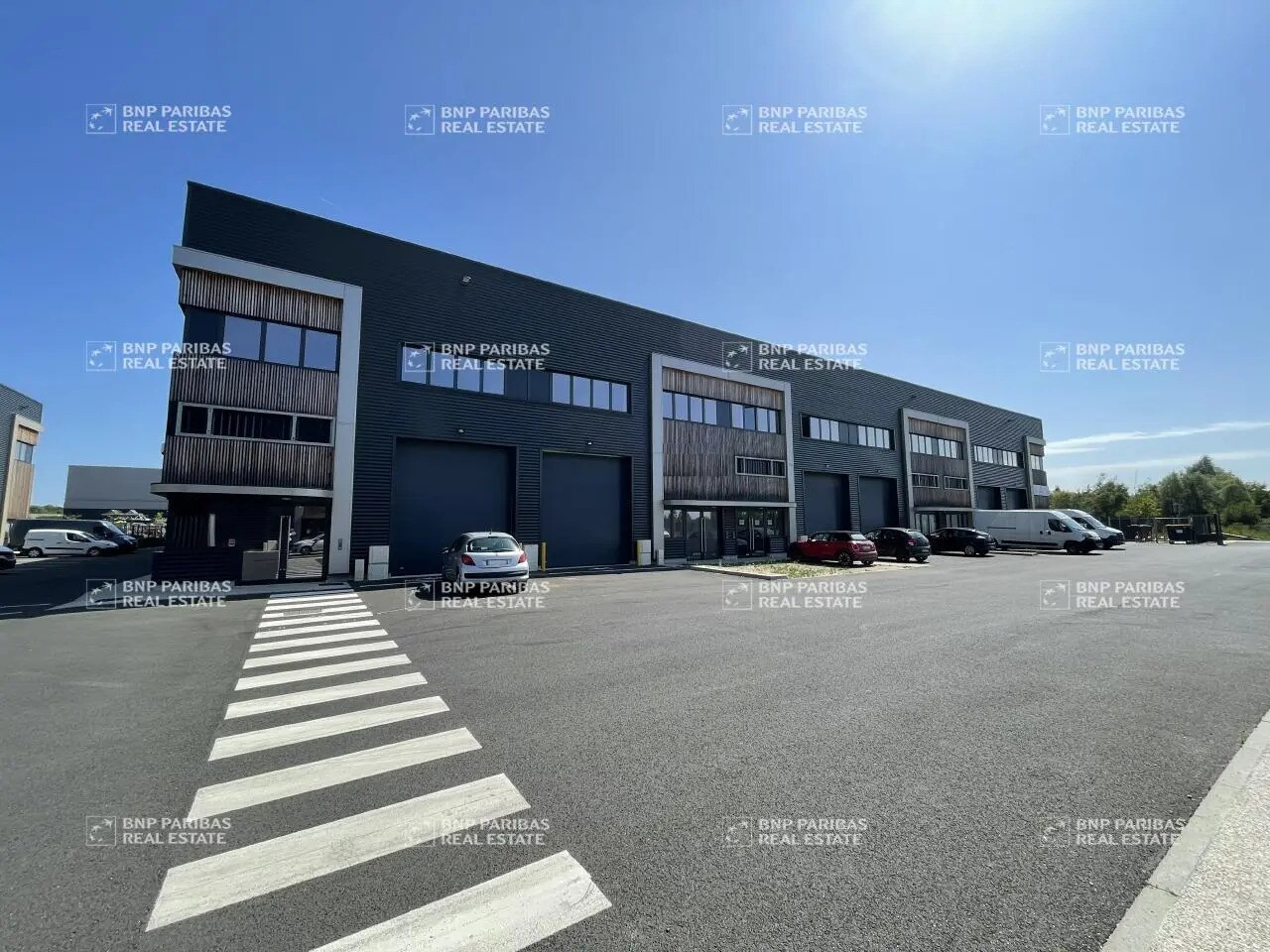 Flex dans Vaires-sur-Marne à louer Photo du bâtiment- Image 1 de 7