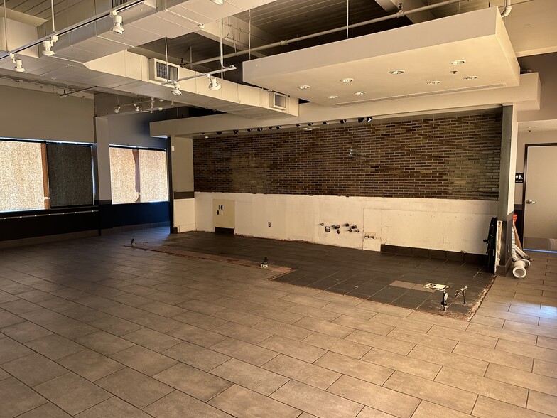 6080 SW Macadam Ave, Portland, OR for lease - Building Photo - Image 3 of 4