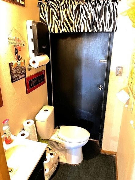 1614 W Cameron Ave, Rockdale, TX à vendre - Photo du bâtiment - Image 2 de 14