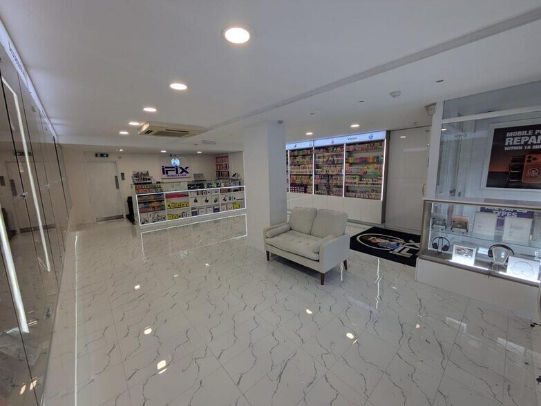 29-31 High St, Dorking à vendre - Photo du bâtiment - Image 2 de 8