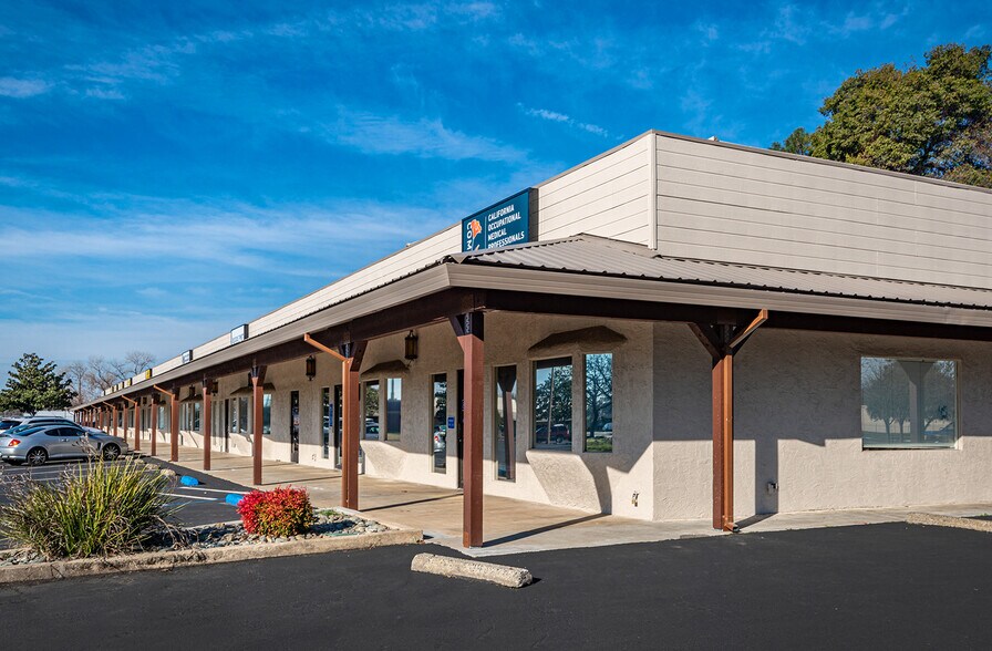 1940-2020 Feather River Blvd, Oroville, CA à louer - Photo du bâtiment - Image 2 de 4