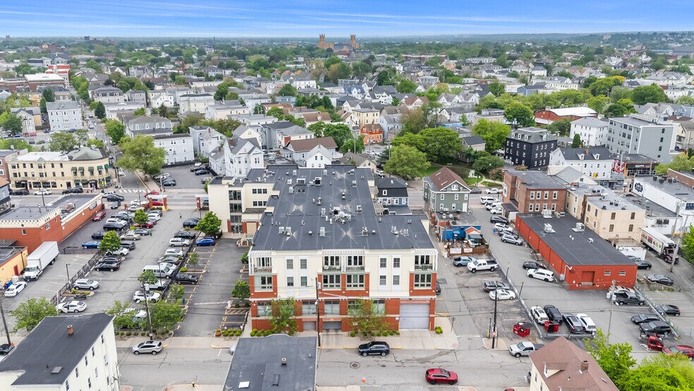 333 Atwells Ave, Providence, RI à vendre - Photo du bâtiment - Image 3 de 9