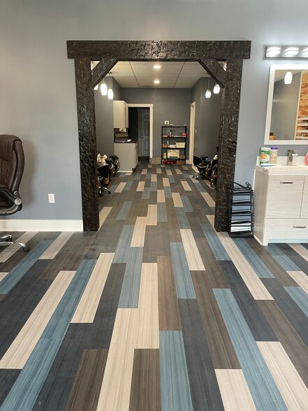 213 Peachtree St, Shelbyville, KY for lease - Interior Photo - Image 3 of 4