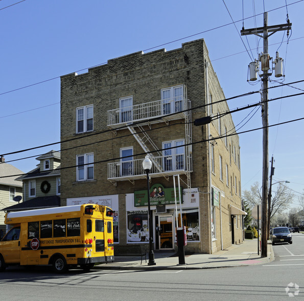 245-247 Lakeview Ave, Clifton, NJ à vendre - Photo principale - Image 1 de 1