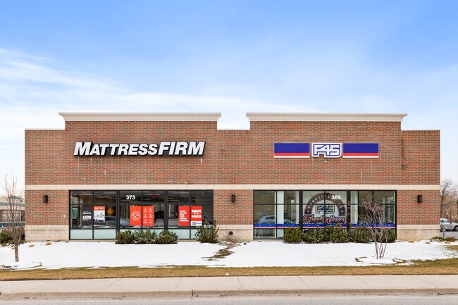 Plus de détails pour 369 Roosevelt Rd, Glen Ellyn, IL - Commerce de détail à vendre