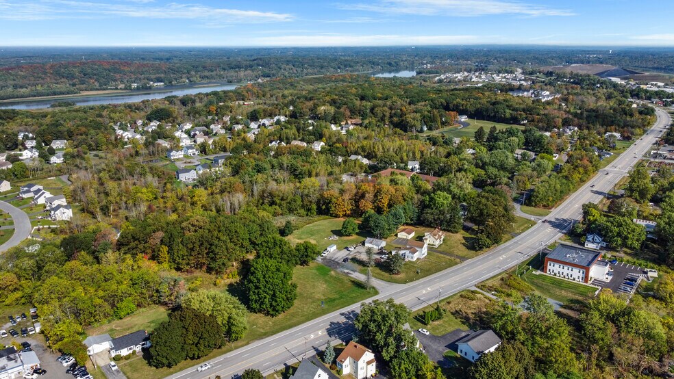 1126 Loudon Rd, Cohoes, NY à vendre - Photo du bâtiment - Image 2 de 11