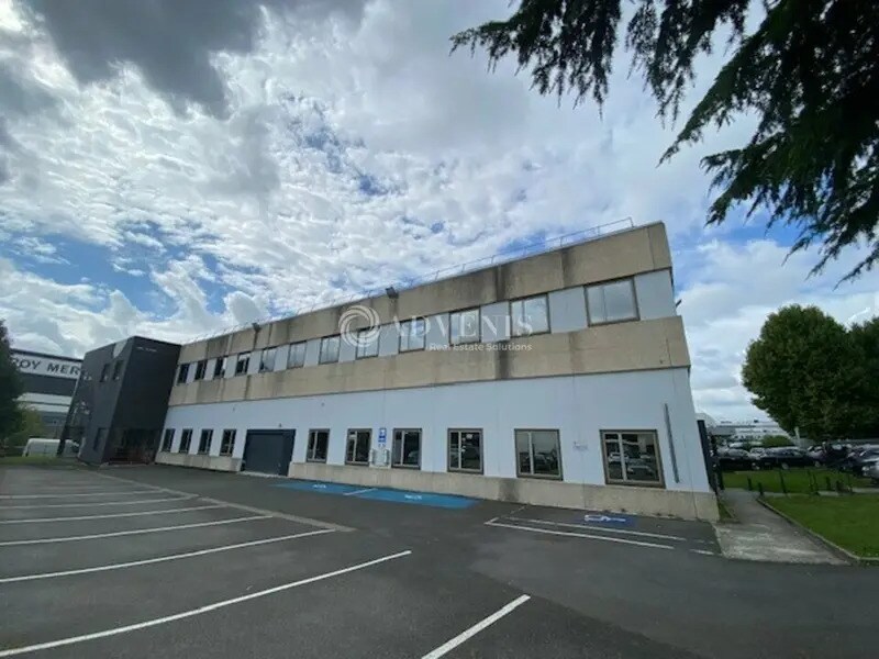 Flex in Nanterre for lease Building Photo- Image 1 of 12