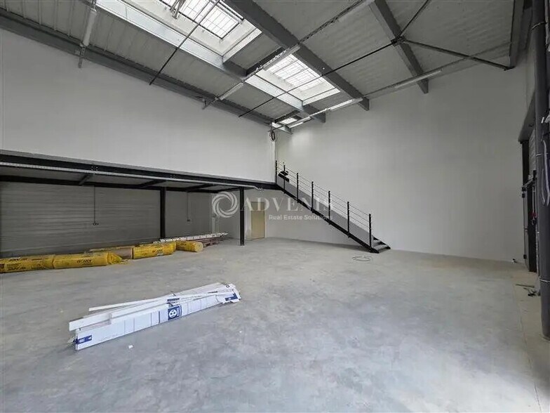 Flex in Stains for lease - Building Photo - Image 2 of 9