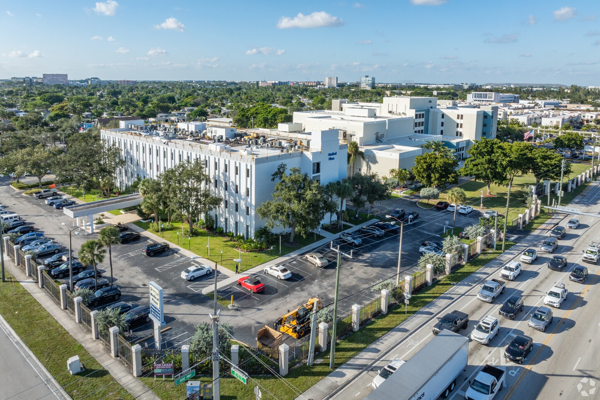5601 N Dixie Hwy, Oakland Park, FL for lease Primary Photo- Image 1 of 5
