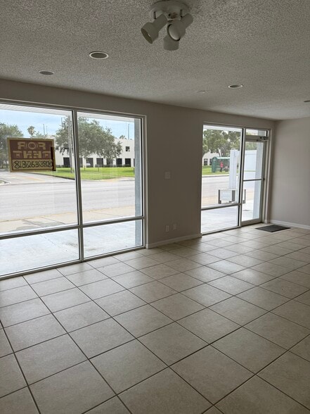 1657 20th St, Vero Beach, FL for lease - Building Photo - Image 3 of 8