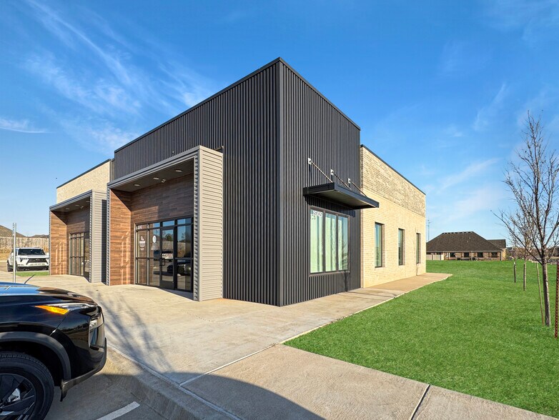 15105 Crown At Lone Oak Rd, Edmond, OK à louer - Photo principale - Image 3 de 24