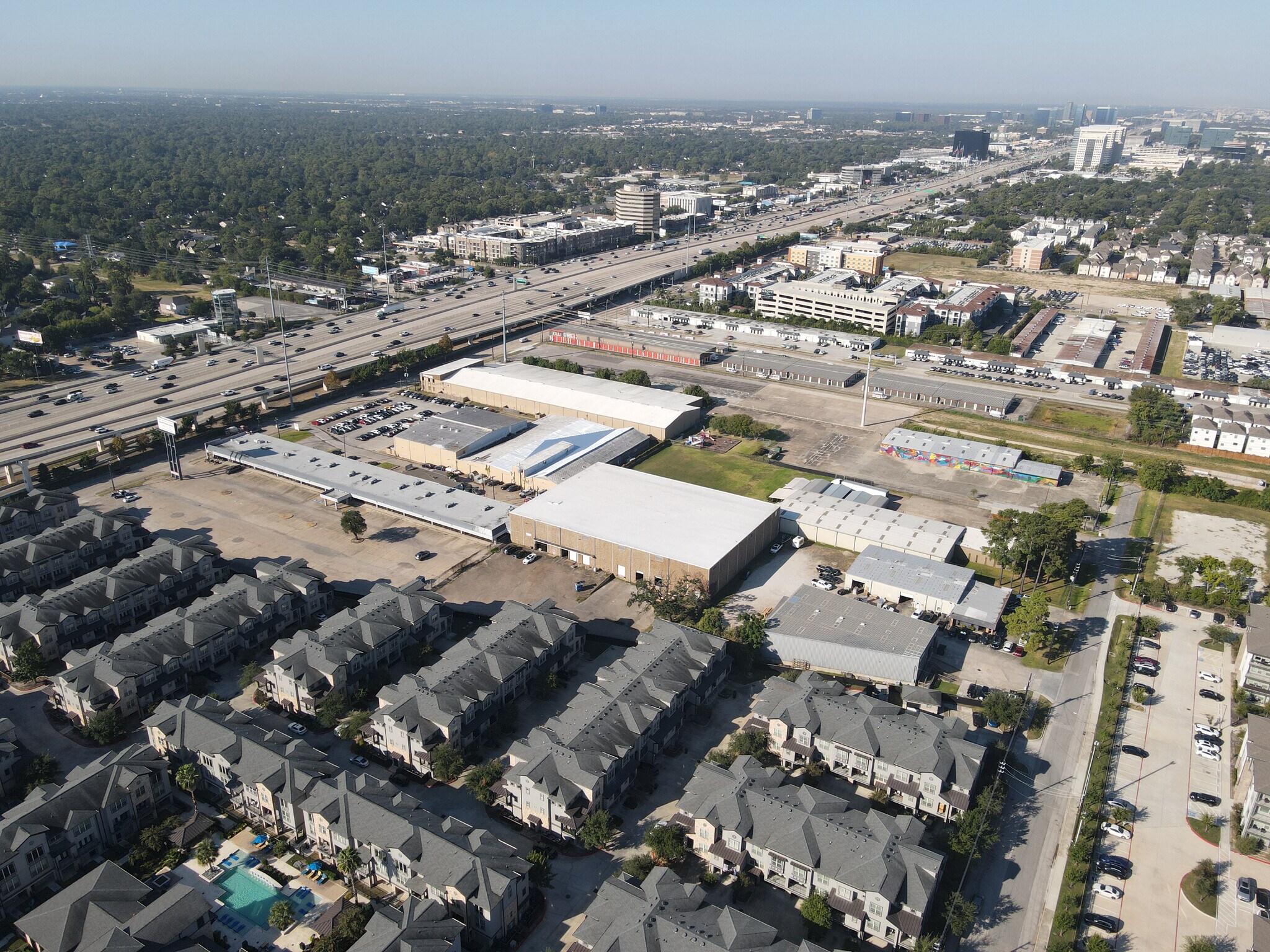 10910 Katy Fwy, Houston, TX à louer Photo principale- Image 1 de 5