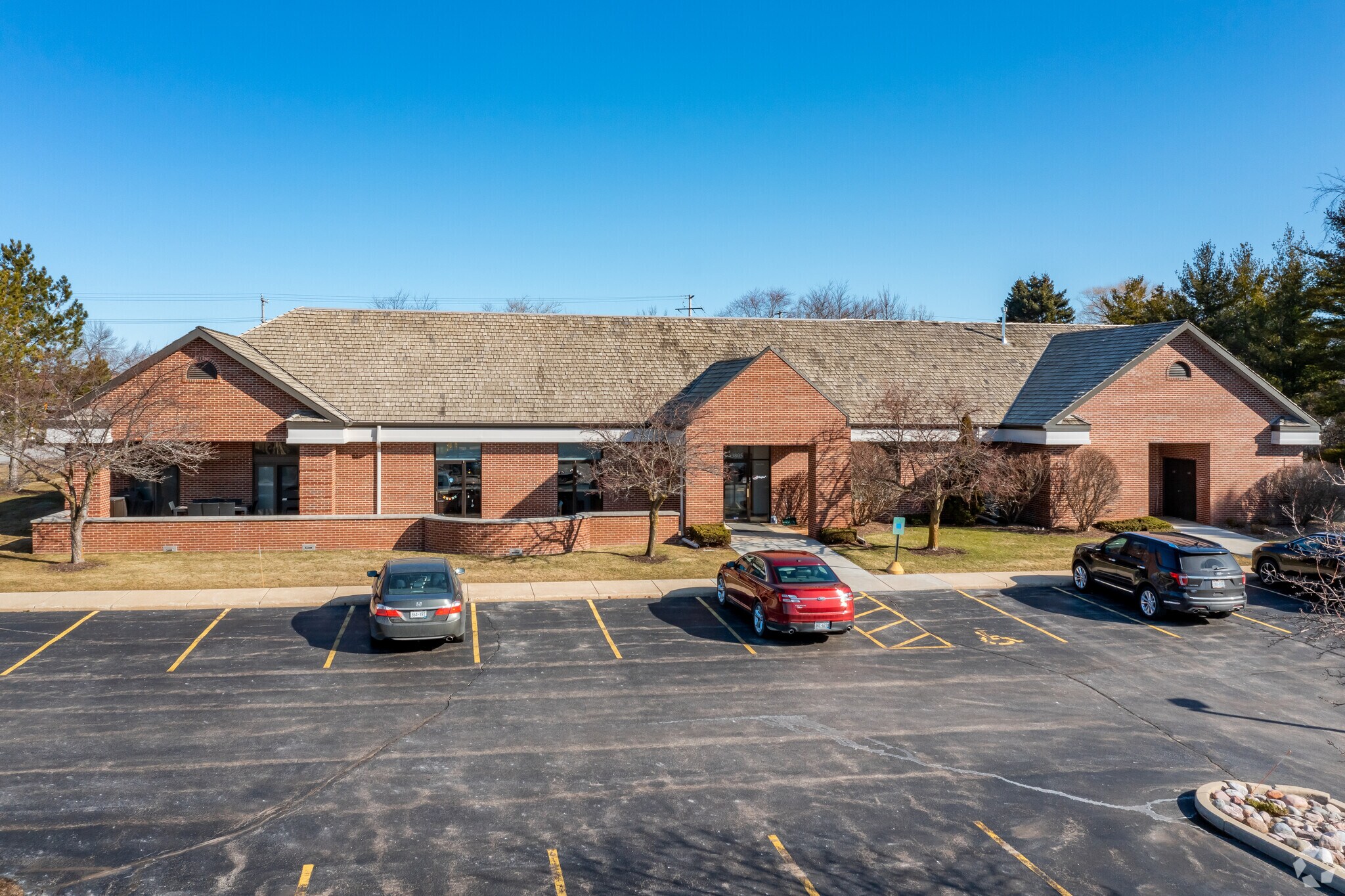 13805 W Burleigh Rd, Brookfield, WI à louer Photo principale- Image 1 de 5