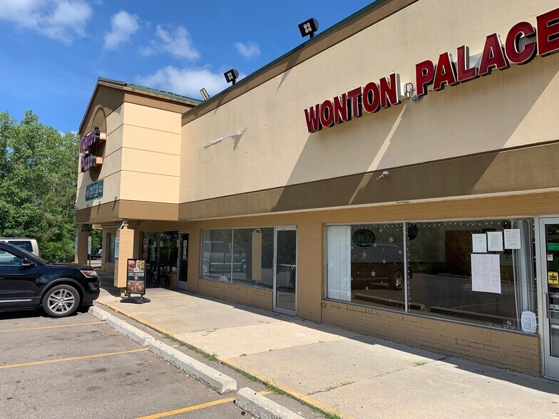 5500-5578 Cooley Lake Rd, Waterford, MI à louer - Photo du bâtiment - Image 3 de 5