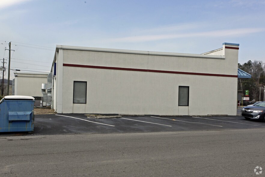 640-660 Creekside Dr, Anniston, AL for lease - Building Photo - Image 2 of 7