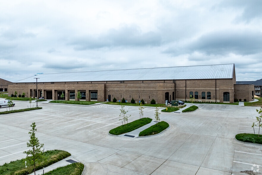 2045 SE Glacier Trail, Waukee, IA à vendre - Photo du bâtiment - Image 2 de 6