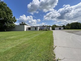 1175 Bragg St, Honeoye Falls NY - Entrepôt