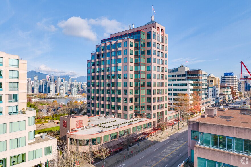 1333 W Broadway, Vancouver, BC à louer - Photo du bâtiment - Image 2 de 5