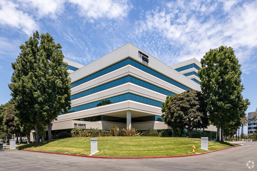 18401 Von Karman Ave, Irvine, CA for lease - Building Photo - Image 1 of 8