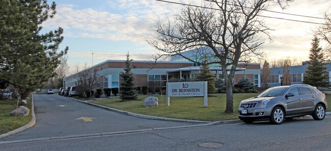 Plus de détails pour 21 Kern Rd, Toronto, ON - Flex à vendre