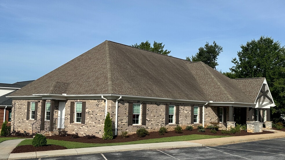 136 Milestone Way, Greenville, SC for lease - Building Photo - Image 1 of 18