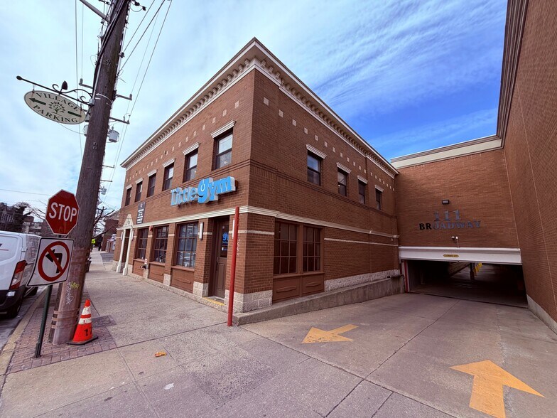 601-693 Sunrise Hwy, Lynbrook, NY à louer - Photo du bâtiment - Image 2 de 17