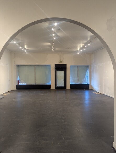 138-144 S La Brea Ave, Los Angeles, CA for lease - Interior Photo - Image 2 of 4