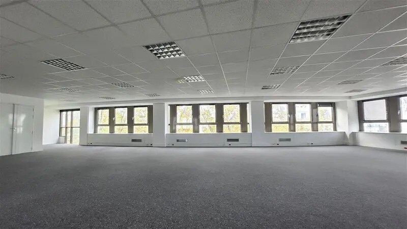 Office in La Garenne-Colombes for lease Interior Photo- Image 1 of 8
