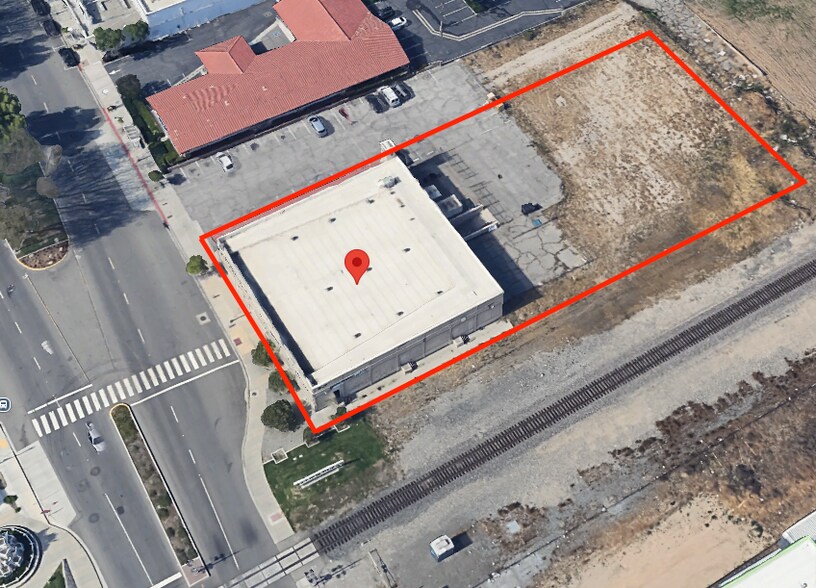 247 S Riverside Ave, Rialto, CA à vendre - Photo du bâtiment - Image 3 de 9