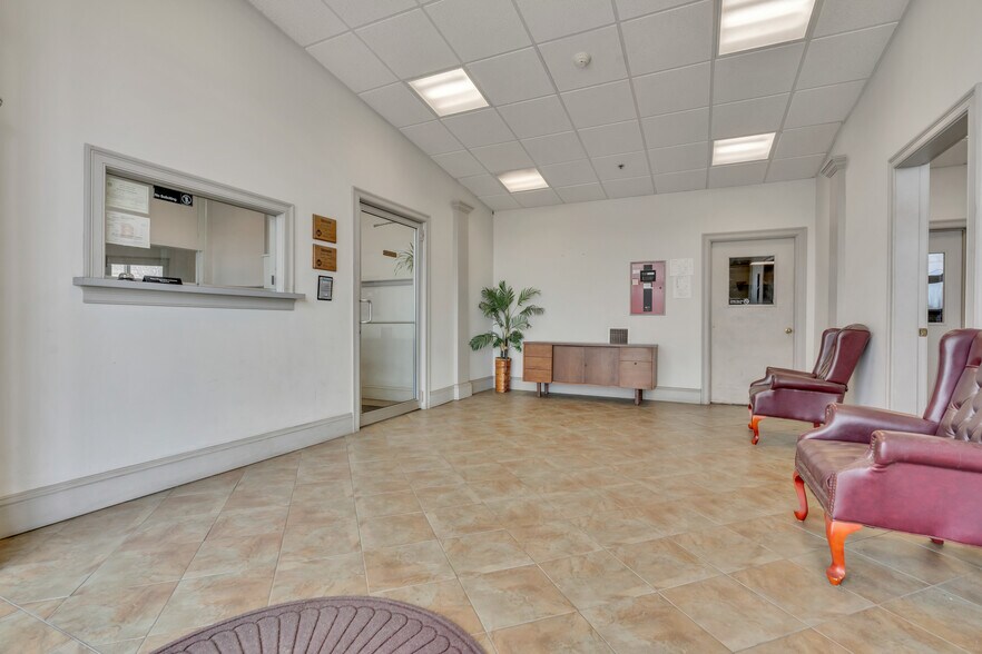 38 Rainbow Ln, Sanford, ME à vendre - Photo du bâtiment - Image 3 de 38