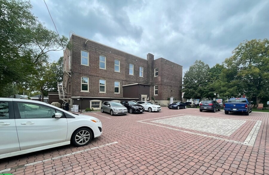 80 Birmingham St, Toronto, ON for lease - Building Photo - Image 3 of 12