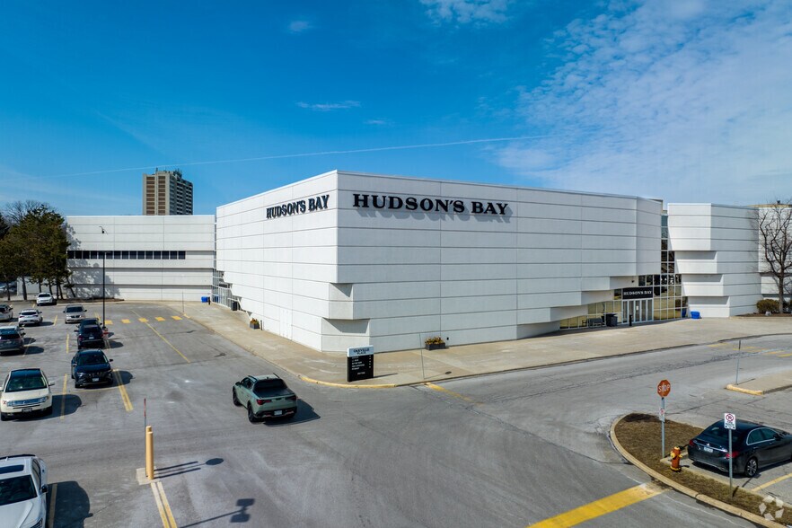 240 Leighland Ave, Oakville, ON à louer - Photo du bâtiment - Image 2 de 4