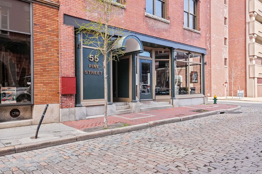 55 Pine St, Providence, RI à vendre - Photo du bâtiment - Image 3 de 48