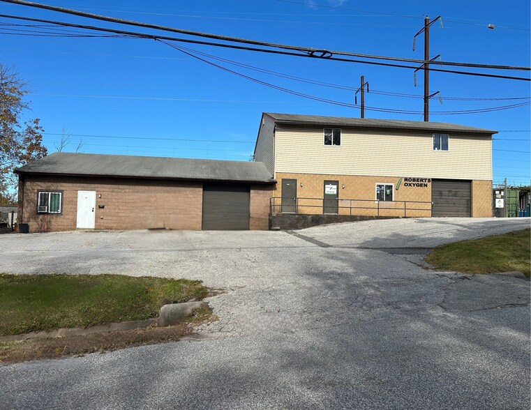 712 Stemmers Run Rd, Essex, MD à vendre - Photo du bâtiment - Image 2 de 2