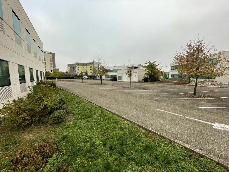 Bureau dans Illkirch-Graffenstaden à louer - Photo du bâtiment - Image 2 de 2