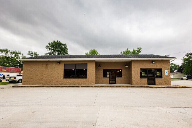 More details for 417 N Saint John St, Bethany, IL - Retail for Sale