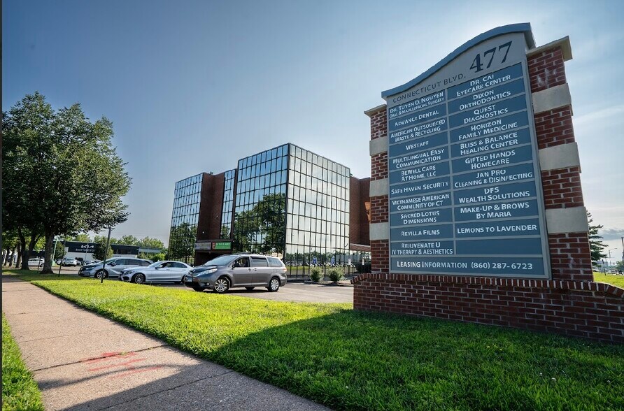 477 Connecticut Blvd, East Hartford, CT à louer - Photo du bâtiment - Image 1 de 27