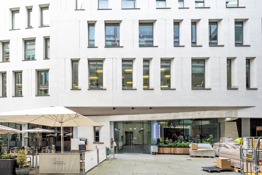 16 New Burlington Pl, Londres à louer - Photo du bâtiment - Image 3 de 27