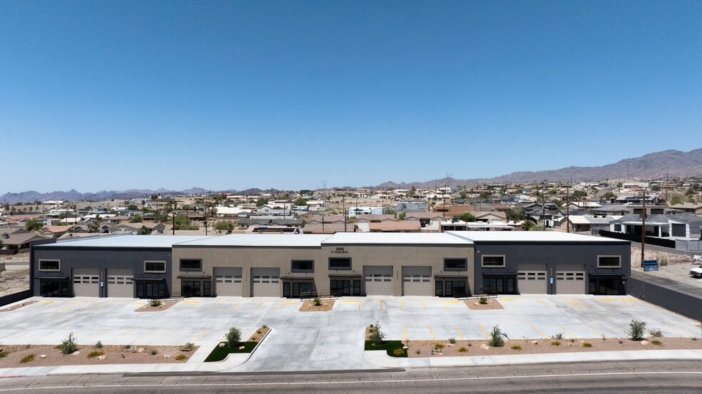 2995 Kiowa Blvd N, Lake Havasu City, AZ à louer - Photo du bâtiment - Image 1 de 19