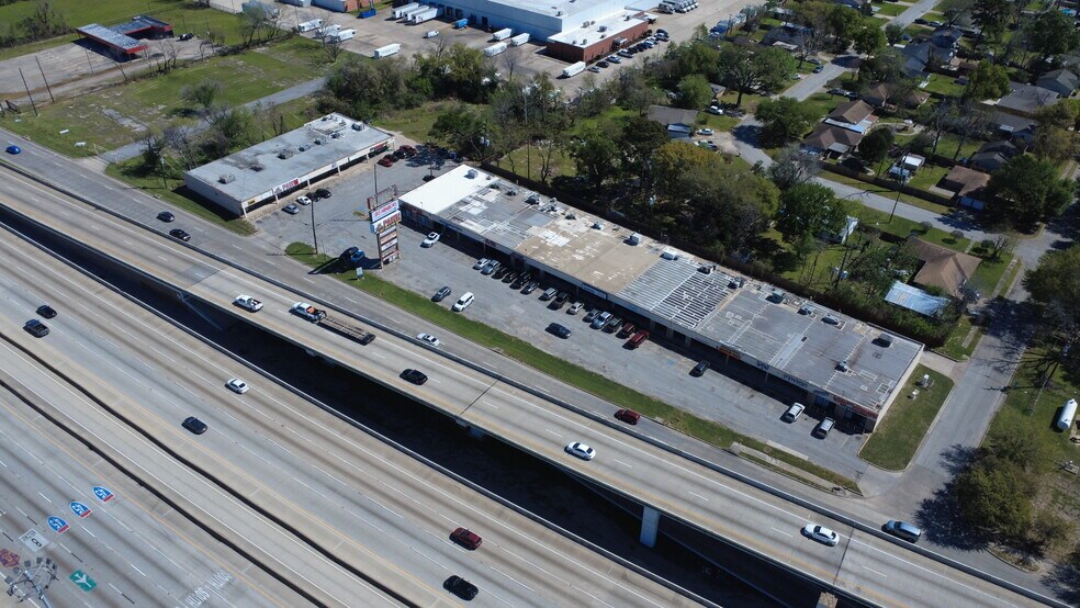 12700-12722 N I-45, Houston, TX à louer - Photo du bâtiment - Image 3 de 5